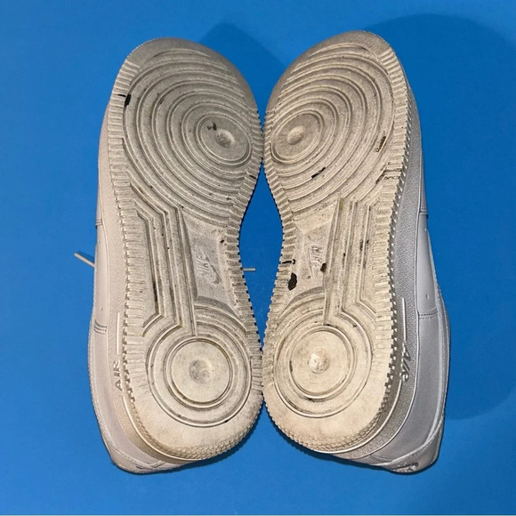 Nike Air Force 1 Triple White CW2288-111 Casual Sneakers Mens Size US 9.5 - Picture 7 of 11